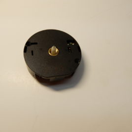 Quartz uurwerk Q9  4,8 cm doorsnee met duidelijke draaiknopje