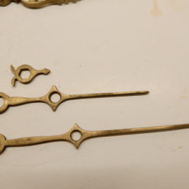 Friese staartklok wijzers met vierkantje lengte 11.5 en 9 cm