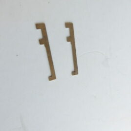Palveer kort 2 pootje ene kant een pootje eind lang 2,2 cm no 27