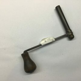 Comtoise sleutel met domkerbruin knopje 5,25 mm no 3