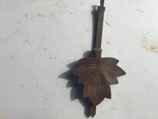 Koekoekslinger  8,5 x 8 cm lengte houtje 16 cm no 12