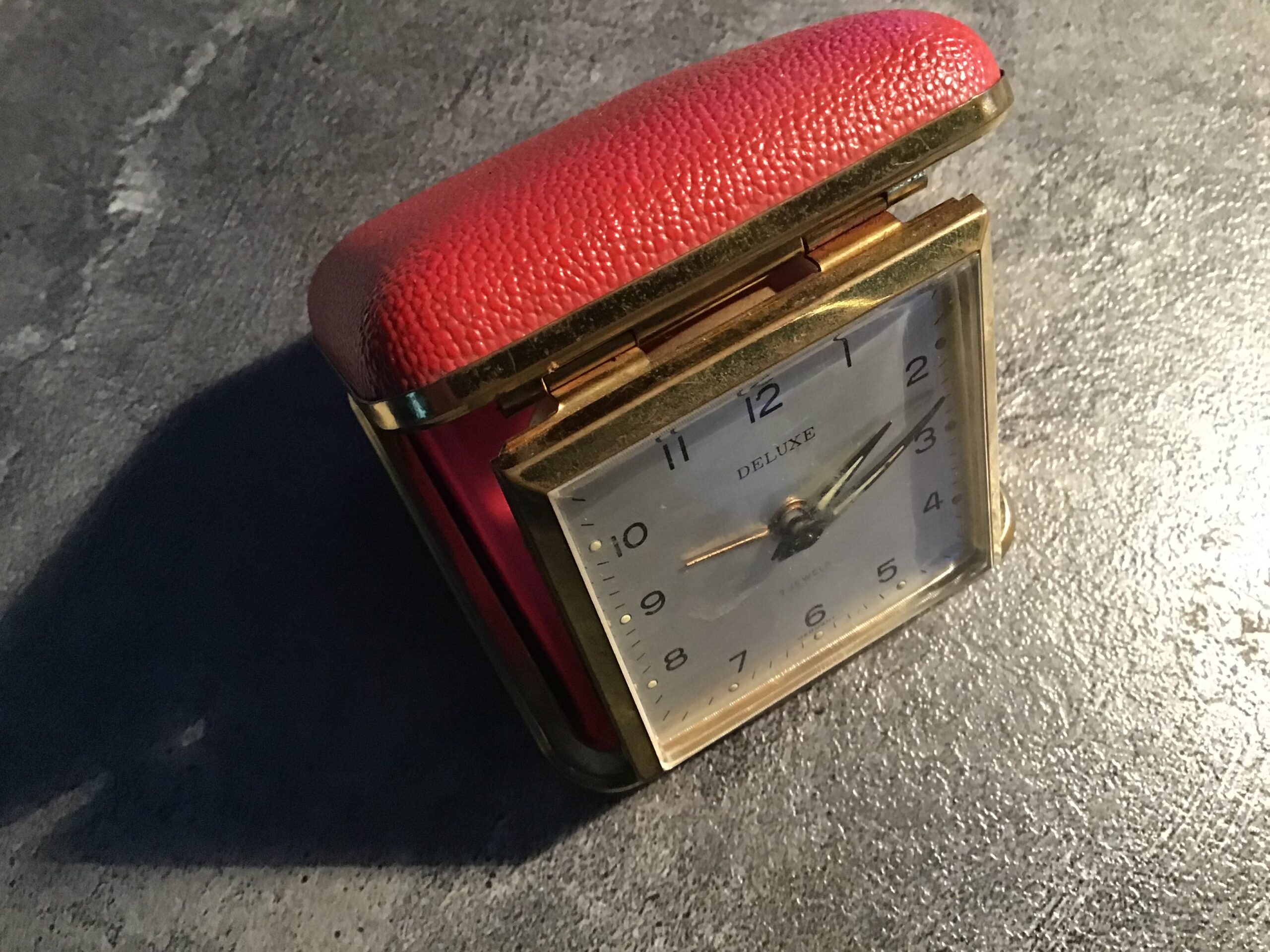 De Luxe reiswekkertje rood no 2217