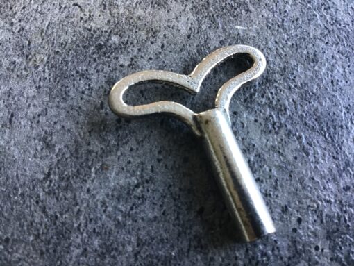 Klokkenmannetje sleutel met 2 zijvleugeltjes
