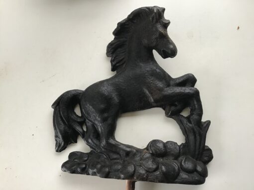 Paard kunsthars 16 x 16 cm zwart