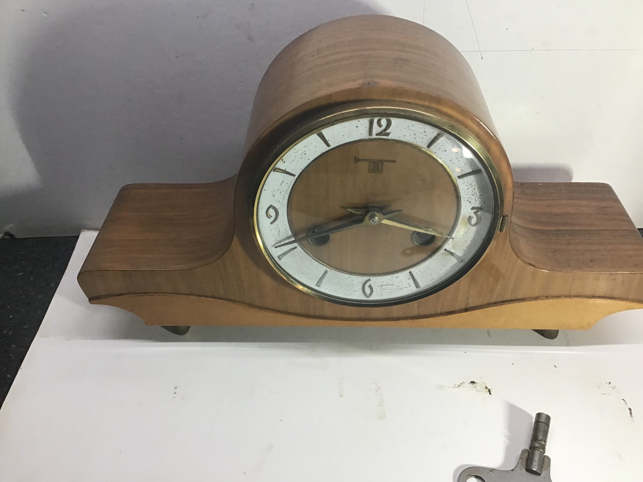 Pendule jaren 50 sierlijke uitstraling