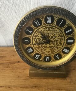 Tafelklokje met cartouche. Doorsnee 12 cm