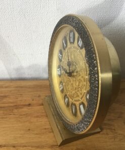 Alternative view of Tafelklokje met cartouche. Doorsnee 12 cm