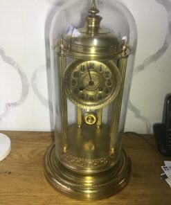 Franse pendule 6 pilaren met glazen stolp hoogte +/- 30 cm