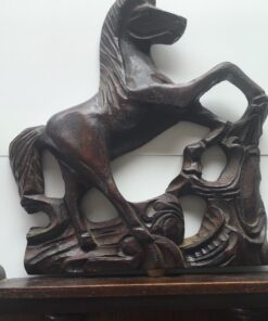 Alternative view of Kopstuk voor regulateur met houten paard  breedú 28 cm