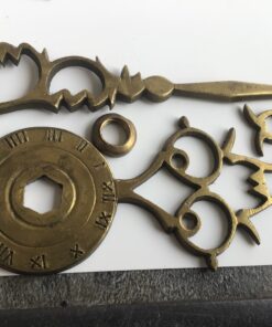 Friese staartklok wijzers compleet met wekkerwijzer lengte 8,8 x 12,2 cm no 450